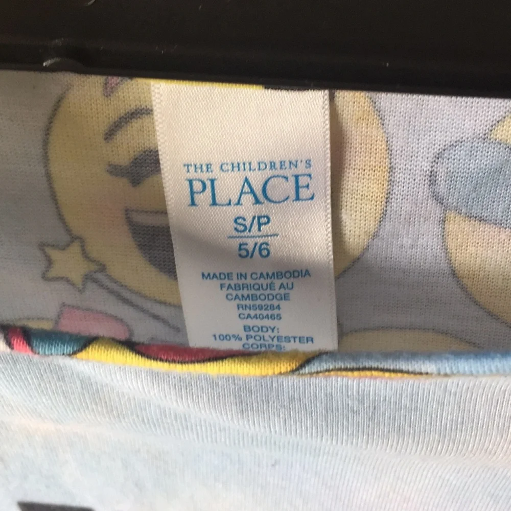 The children’s place nightgown size 5/6 emojis